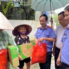 Viện KSND huyện Chương Mỹ tặng quà cứu trợ các hộ dân bị ảnh hưởng nặng nề do lũ lụt tại xã Nam Phương Tiến và xã Tân Tiến